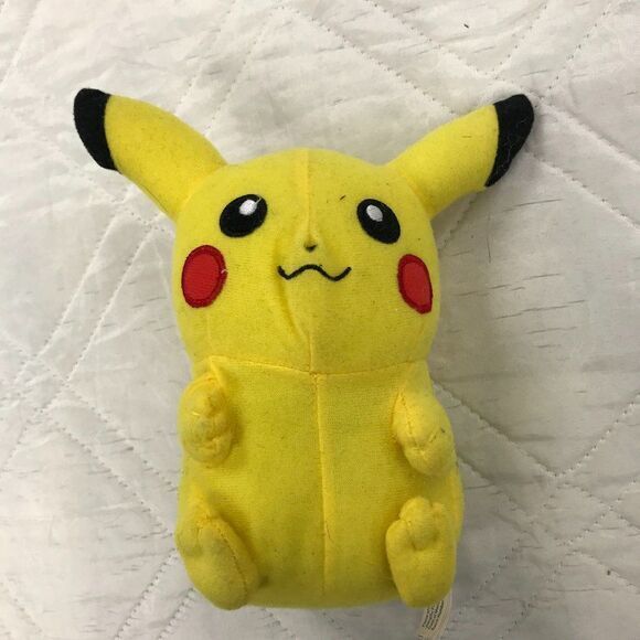 2016 Pokemon Pikachu plush - Picture 1 of 4